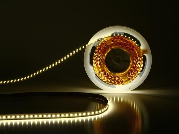 許多人覺得無主燈單調，那了解一下線性燈的顏值吧！