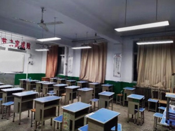 星如雨為淇濱中學(xué)提供護(hù)眼教室燈，節(jié)能環(huán)保