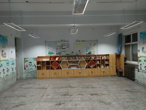 星如雨的教室護(hù)眼燈為鶴翔小學(xué)學(xué)生的視力保駕護(hù)航