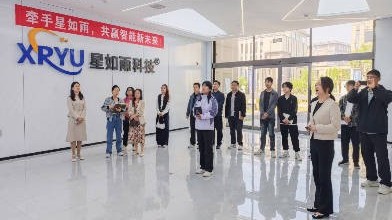 河南信息科技學院經濟管理學院院長吳艷華一行參觀企業，就校企合作事宜座談交流